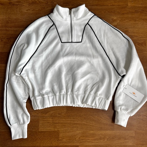 Elegant White Sweatshirt with Black Accents - Picture 1 of 8